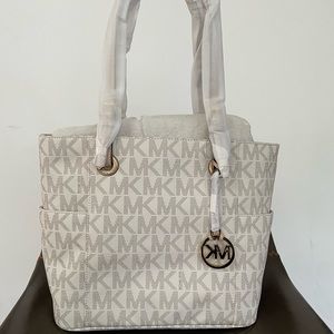 MICHAEL KORS EAST WEST SIGNATURE LOGO TOTE VANILLA. BRAND NEW W/TAGS.